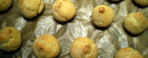 Шаг 7: торта с профитролями и хурмой