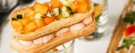 Шаг 21: эклеров с креветочным кремом и тартаром из хурмы