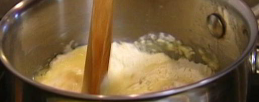 Шаг 2: эклеров с малиной и взбитыми сливками