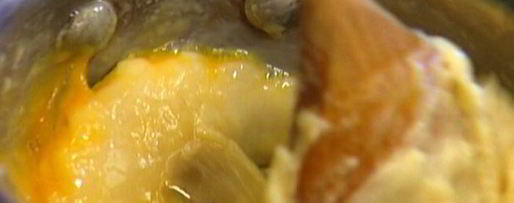 Шаг 3: эклеров с малиной и взбитыми сливками