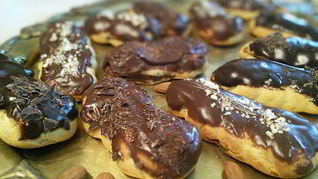 Рецепт Эклеров с шоколадным кремом патисьер