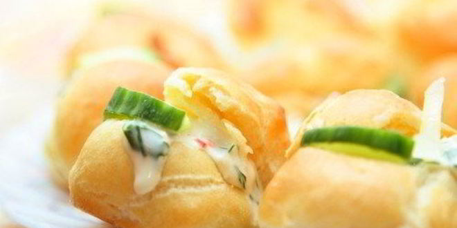 Рецепт эклеров со сливочным кремом из копченого лосося с зеленью