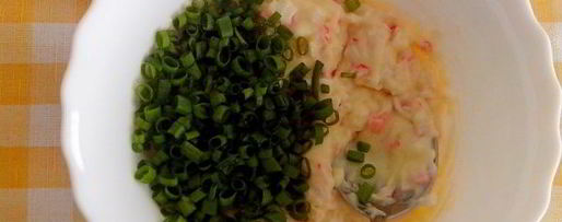 Шаг 8: закусочных слоек с крабовым мясом, сливочным сыром и зеленью