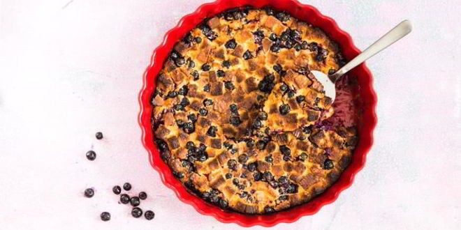 Рецепт хлебной запеканки с черной смородиной