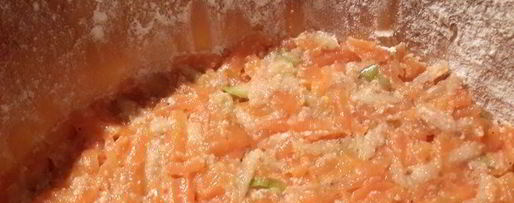 Шаг 3: творожно-морковной запеканка с черносливом