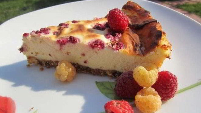 Рецепт Творожно-ягодной запеканка с сахарной пудрой