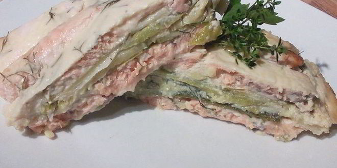 Рецепт запеканки из лосося с кабачком и пореем