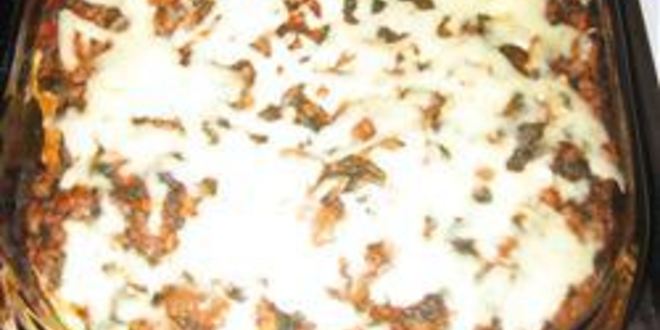 Рецепт запеканки из макарон, шпината и сыра с томатным соусом