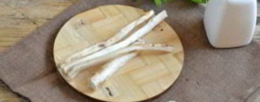 Шаг 1: аджики с хреном сырая