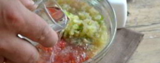 Шаг 4: аджики с хреном сырая