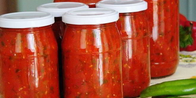 Рецепт ароматной аджики со сливами и травами