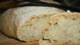 Рецепт Ароматного хлеба с цельнозерновой мукой и сухой кавказской аджикой ночного брожения