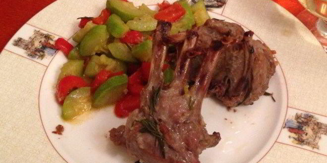 Рецепт каре барашка с домашней аджикой и овощным рататуем