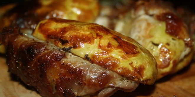 Рецепт картофеля с беконом и сухой кавказской аджикой в фольге в углях