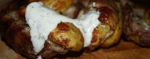 Шаг 6: картофеля с беконом и сухой кавказской аджикой в фольге в углях