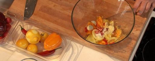 Шаг 3: хрустящего свиного бока с желтой аджикой