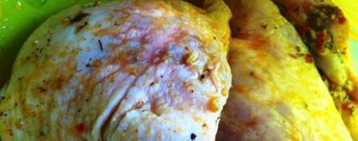 Шаг 2: курицы с медом и аджикой