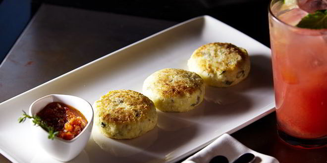 Рецепт соленых сырников с аджикой