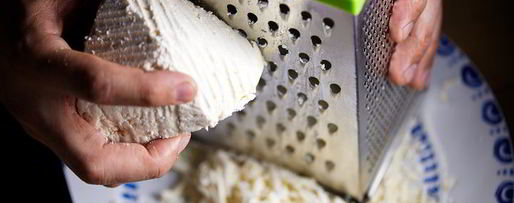 Шаг 1: соленых сырников с аджикой