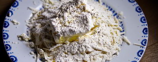 Шаг 3: соленых сырников с аджикой