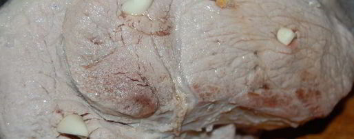 Шаг 1: свиного окорока варено-печеный в аджике