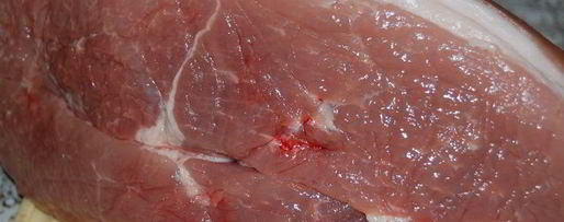 Шаг 2: свиного окорока варено-печеный в аджике