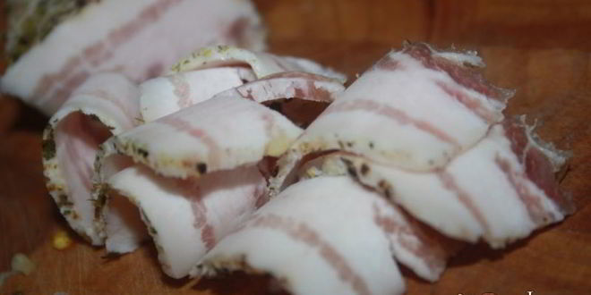 Рецепт вкуснейшего домашнего сала с чесноком и сухой кавказской аджикой