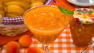 Рецепт Абрикосового джема с миндальными лепестками