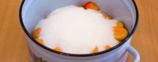 Шаг 2: абрикосового джема с миндальными лепестками