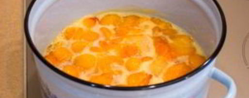 Шаг 4: абрикосового джема с миндальными лепестками