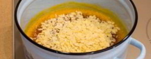 Шаг 6: абрикосового джема с миндальными лепестками