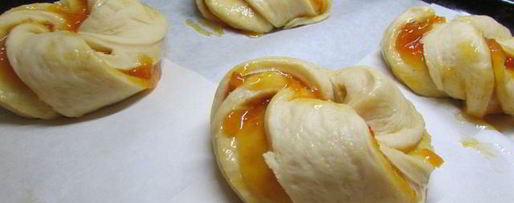 Шаг 10: булочек с абрикосовым джемом