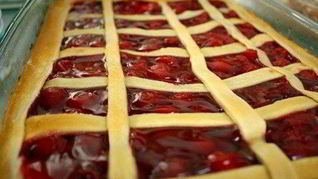 Рецепт Чизкейка из слоеного теста с вишневым джемом