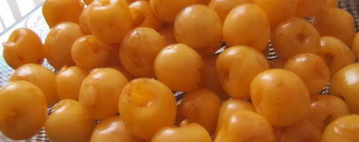 Шаг 1: джема из черешни и персиков с лепестками роз