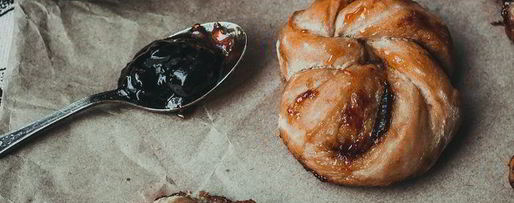 Шаг 3: крученых булочек с ягодным джемом