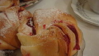 Рецепт Постных булочек с клюквенным джемом