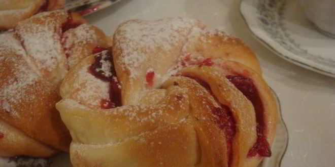 Рецепт постных булочек с клюквенным джемом