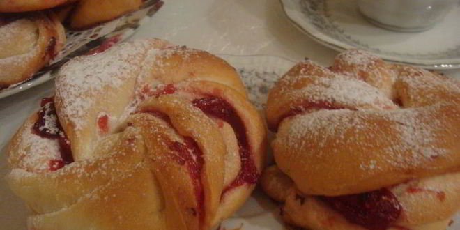 Рецепт постных булочек с клюквенным джемом