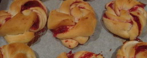 Шаг 10: постных булочек с клюквенным джемом