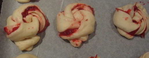 Шаг 9: постных булочек с клюквенным джемом