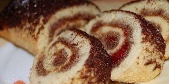 Рецепт рулета с джемом к чаю за 15 минут