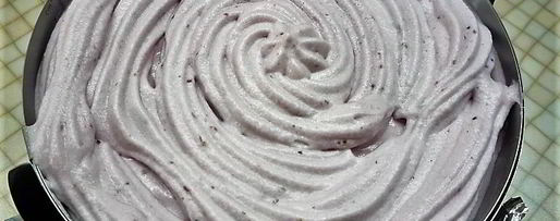 Шаг 14: шарлотта с ягодами и клубничным джемом