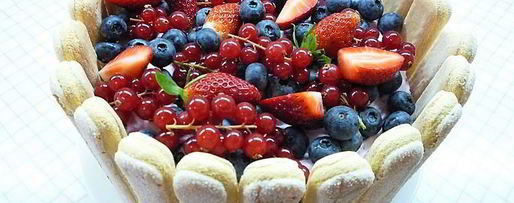 Шаг 17: шарлотта с ягодами и клубничным джемом