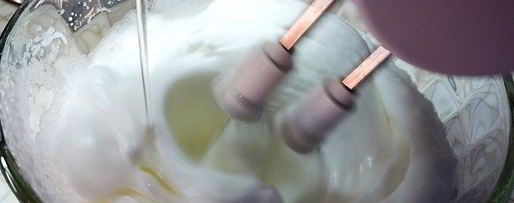 Шаг 8: шарлотта с ягодами и клубничным джемом