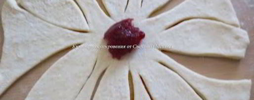 Шаг 3: слоеных булочек с малиновым джемом