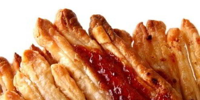 Рецепт жареного в тесте камамбер с клюквенным джемом