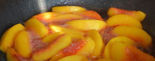 Шаг 4: карамелизированных персиков для начинки