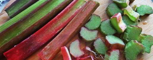 Шаг 1: компота из ревеня, черноплодки и изюма