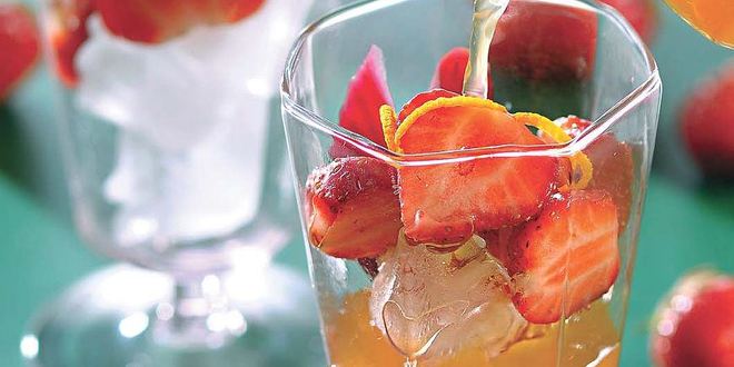 Рецепт компота из ревеня и клубники