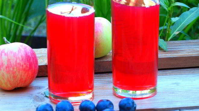 Рецепт Компота из терна, яблок и ежевики с мятой и лимоном